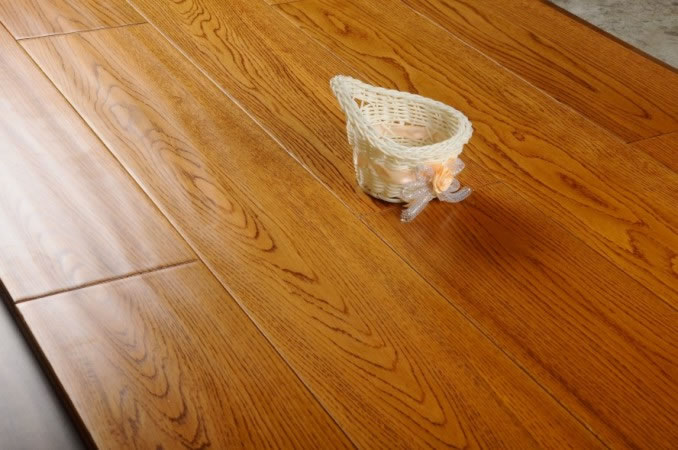 曲高地板-实木地板-橡木手抓纹(柚木色)